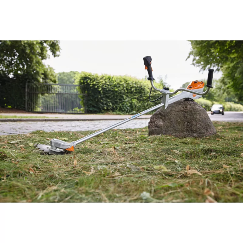 DÉBROUSSAILLEUSE À BATTERIE RGA 140
