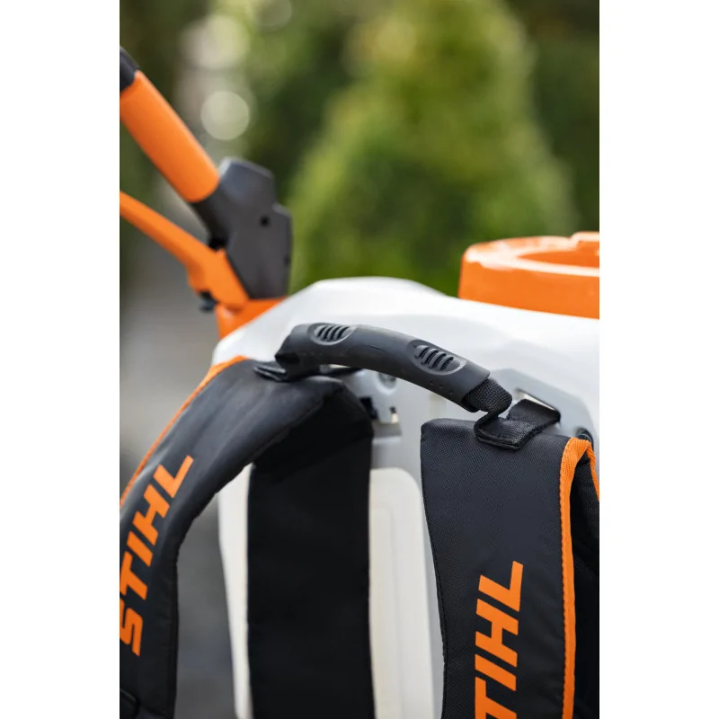 Pulvérisateur à batterie SGA 85 - STIHL-en situation-5
