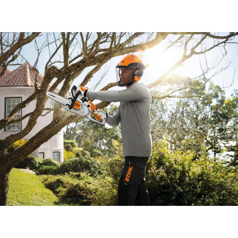 Tronçonneuse MS 151 C-E - 30cm - STIHL-en situation