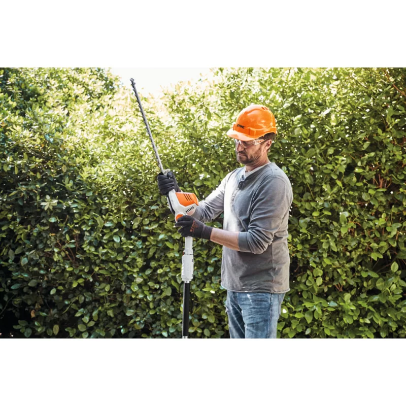Taille-haies sur perche à batterie HLA 56 STIHL - Pack batterie et chargeur