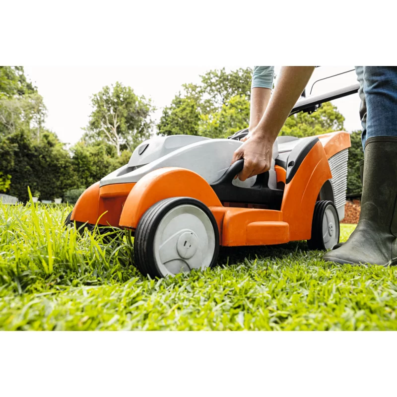 Tondeuse à batterie RMA 239.1 C STIHL - Pack batterie et chargeur