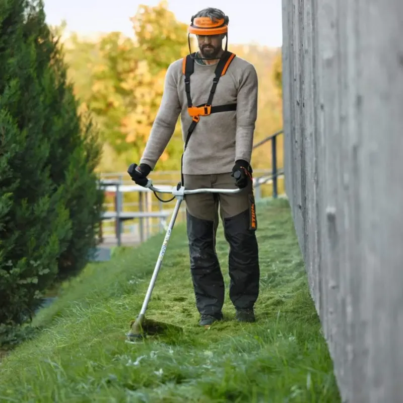 Débroussailleuse STIHL FSA 120 Batterie AP 200 S + Chargeur AL 301