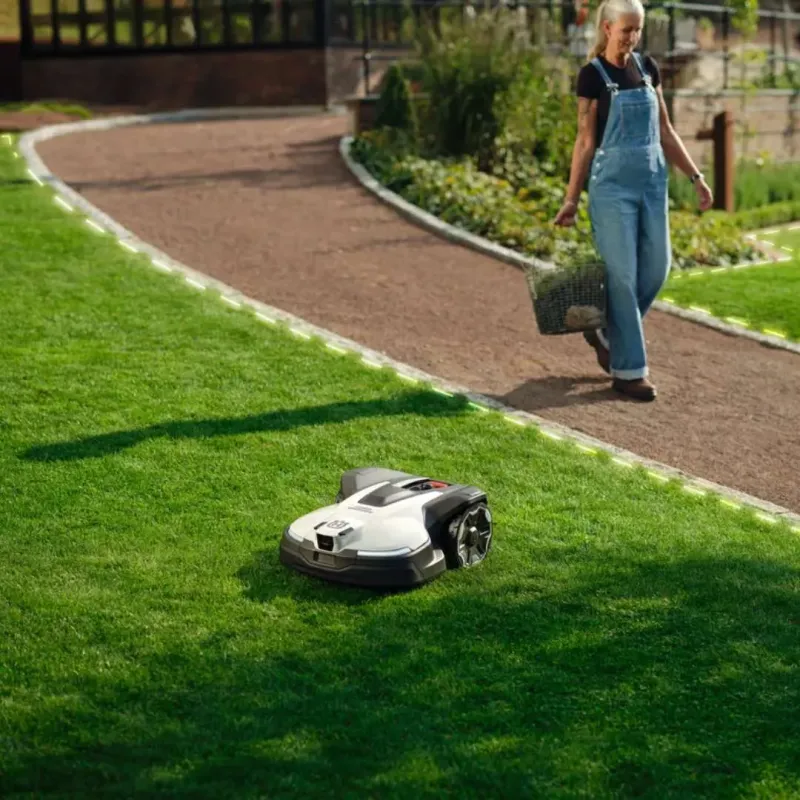 Robot tondeuse Automower® 430V NERA avec technologie vision IA HUSQVARNA