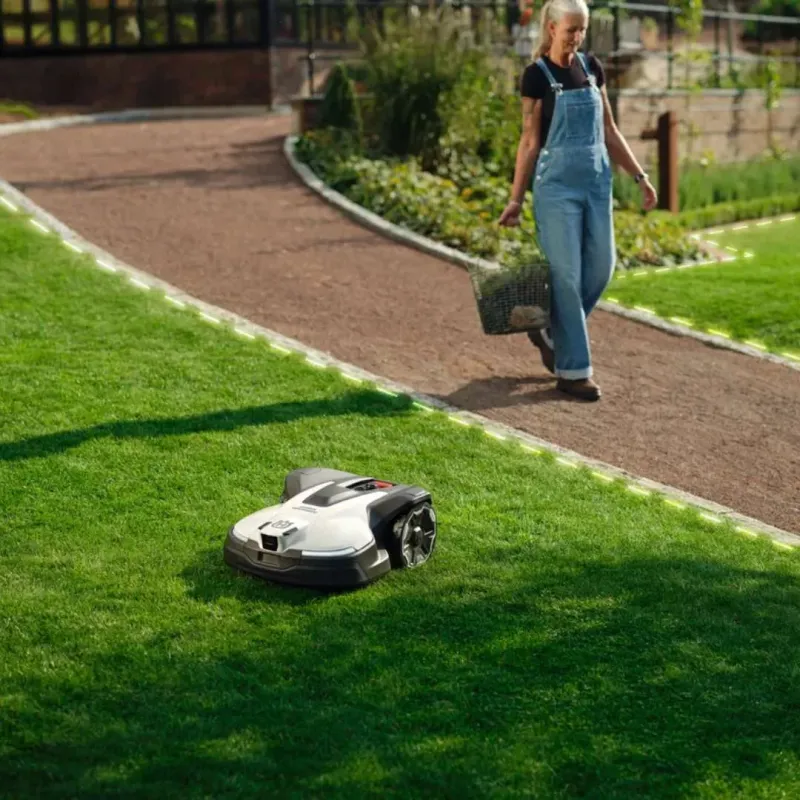 Robot tondeuse Automower® 450V NERA avec technologie vision IA HUSQVARNA