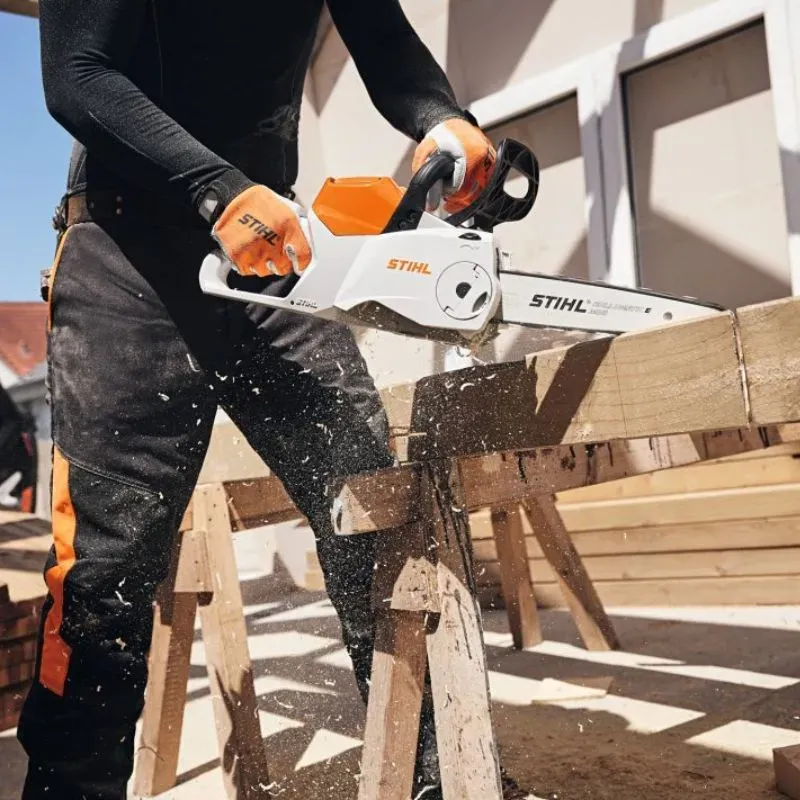 Tronçonneuse à batterie MSA 160 C-B STIHL-en situation