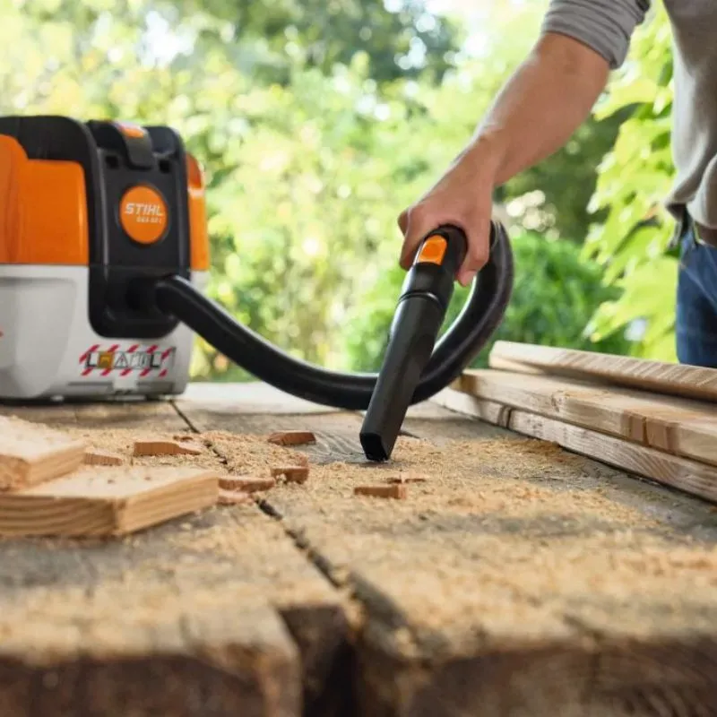Aspirateur à batterie SEA 50 L - STIHL- en situation