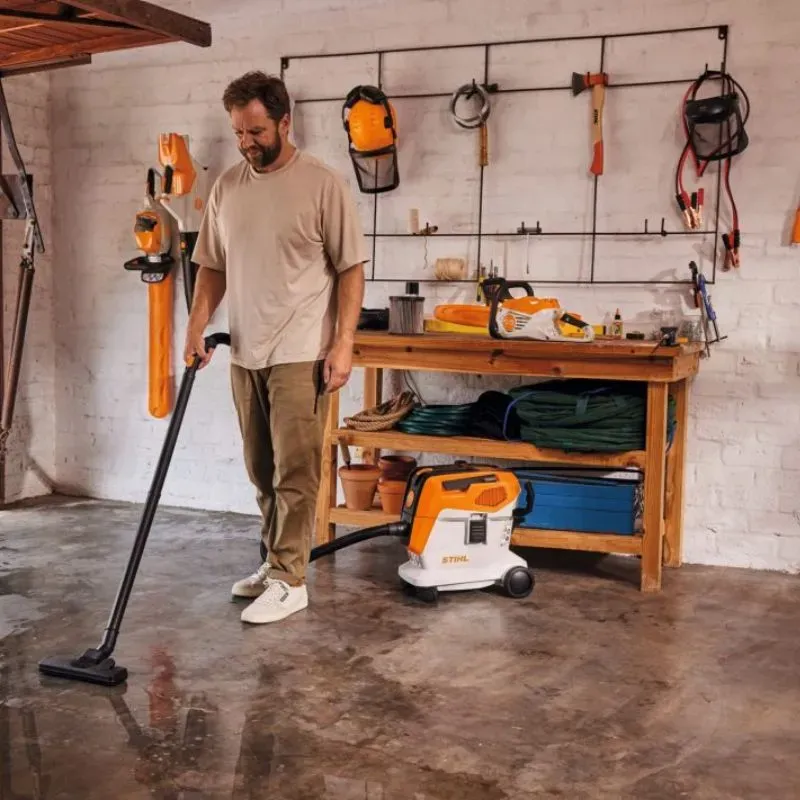Aspirateur à batterie SEA 60 L - STIHL-EN SITUATION