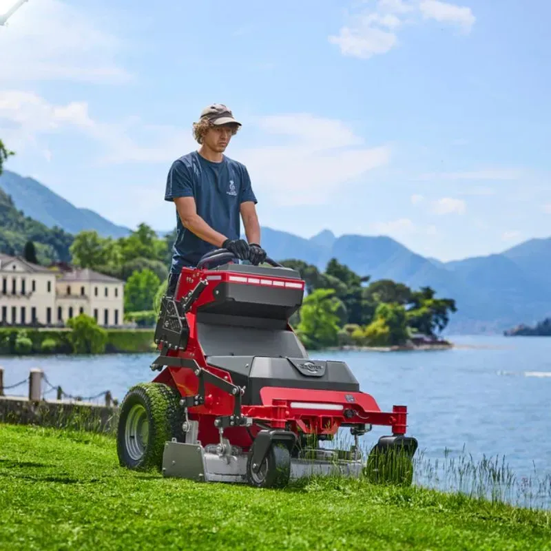 Tondeuse autoportée OPTIMUS™ ZTCS92 - Cramer-en situation