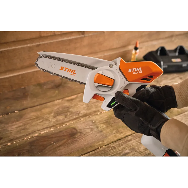 Scie à batterie GTA 30 avec 2 batteries AS 2, 1 chargeur rapide AL 5-2 et 1 mallette à outils