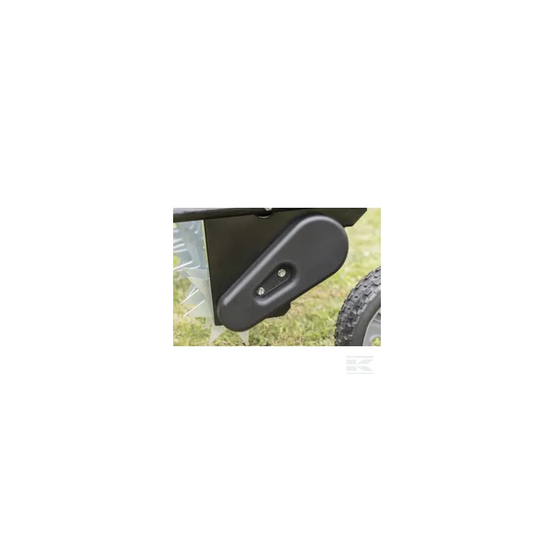 Épandeur/Aérateur à pointes Poly 42" 100, à remorquer